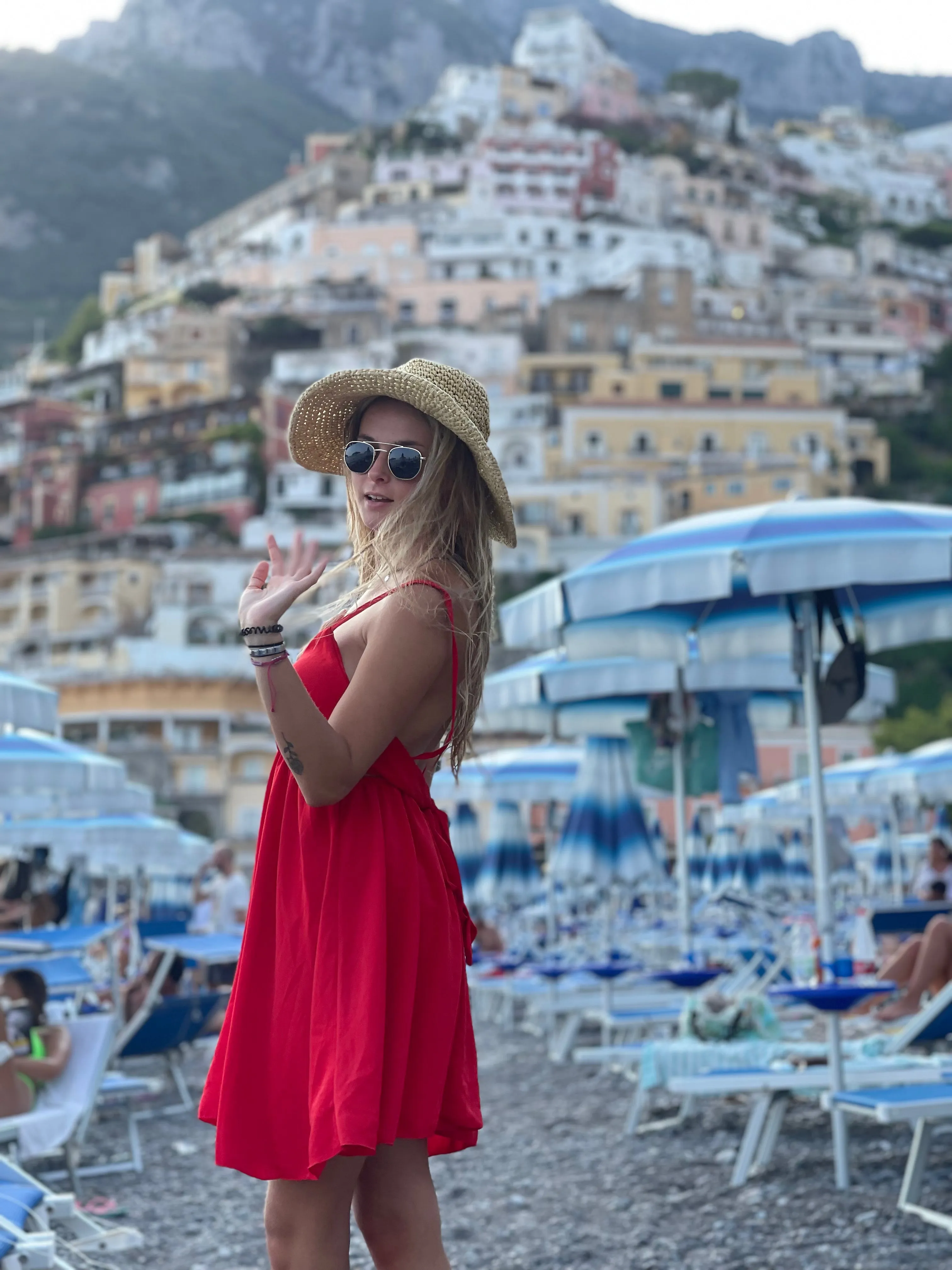 Vestitino Positano rosso con schiena scoperta e fiocchetto